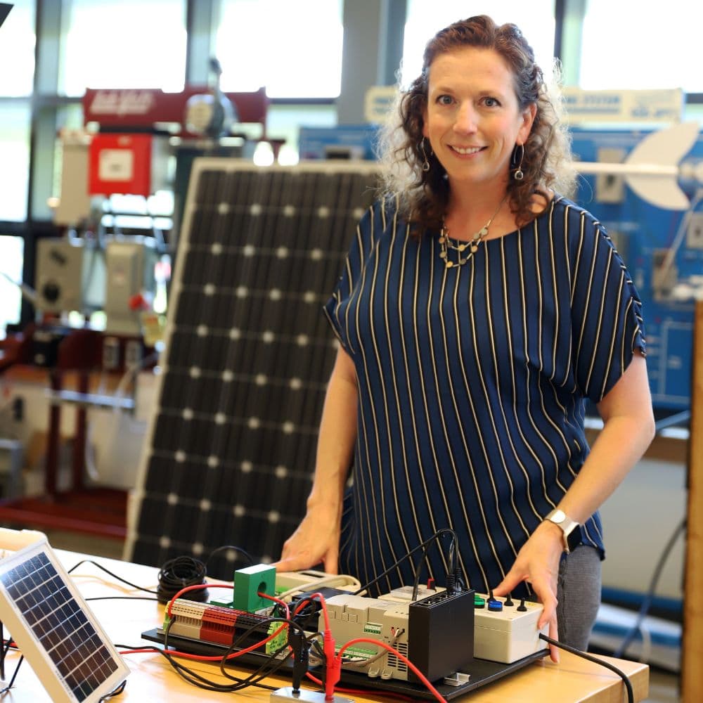 Jennifer Clemons, Delaware Community College Renewable Energy Solar program faculty member